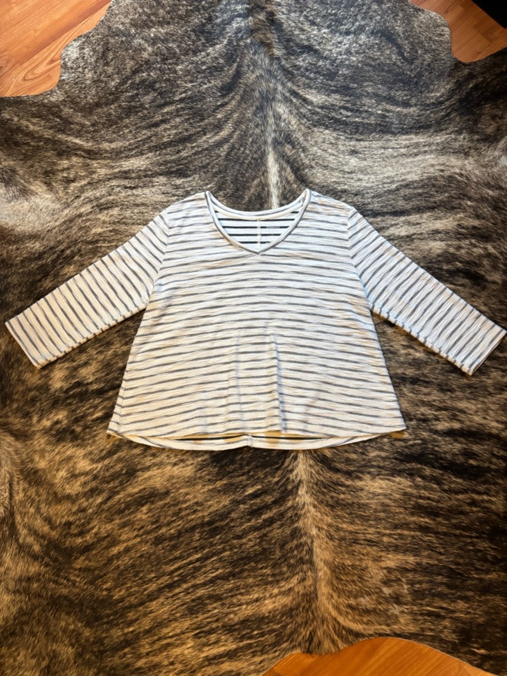 Women’s St. John’s Bay three quarter sleeve textured top, size large